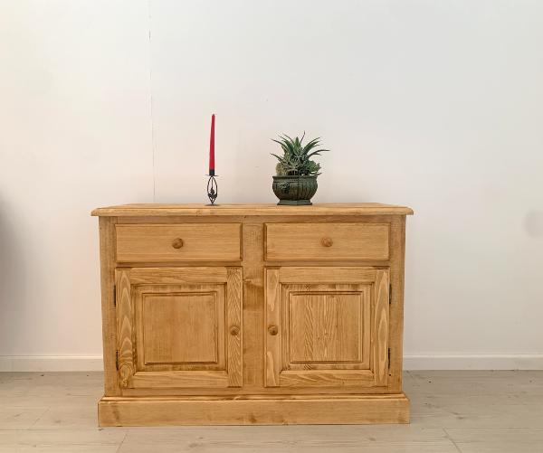 Bahut bas en pin massif 2 portes 2 tiroirs